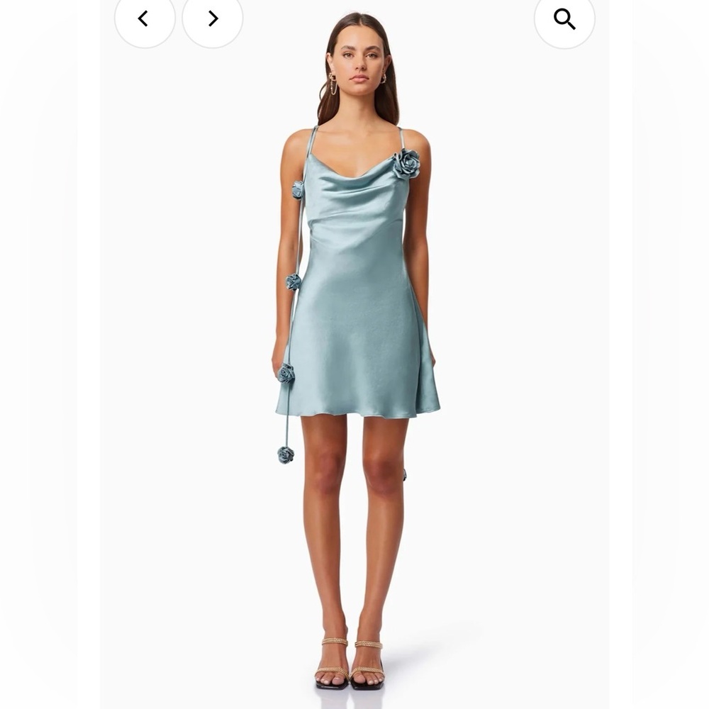 elliatt aria blue 3d floral accent cowl neck satin mini dress size small NEW - Picture 3 of 11